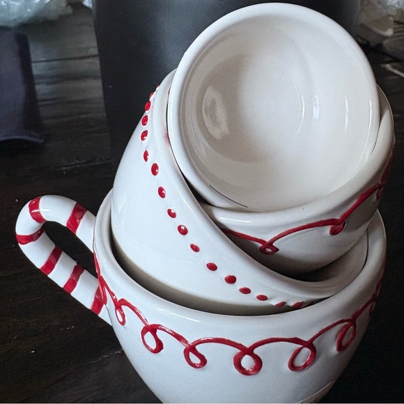 Rae Dunn Festive Red and White Christmas Measuring Cups - Picture 3 of 3